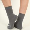 grey-socks-bamboo